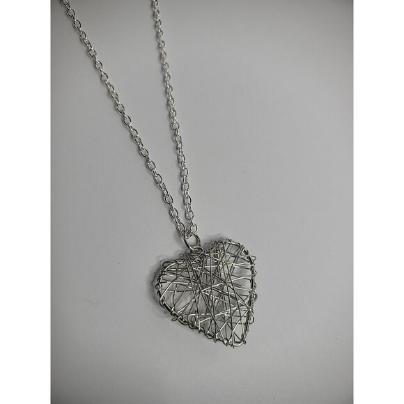Vintage Silver Tone Chain Necklace Silver Tone Wire Wrapped Heart Pendant - Picture 7 of 11